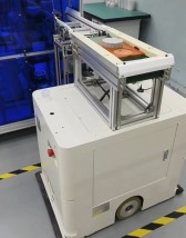 二維碼導(dǎo)航方式AGV與自動(dòng)化流水線合作