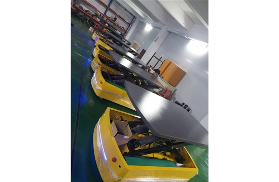 20231205 六臺(tái)舉升RGV登臺(tái)表演案例